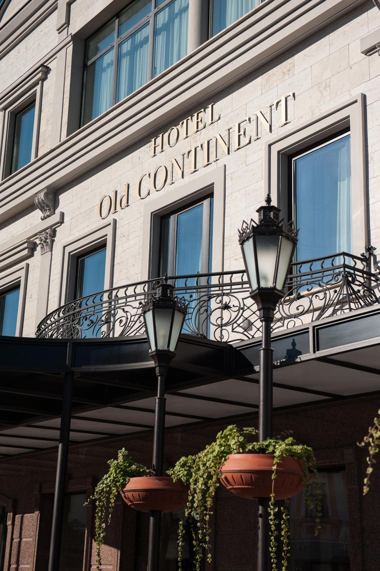 Old Continent Hotel Uzjhorod Exteriör bild